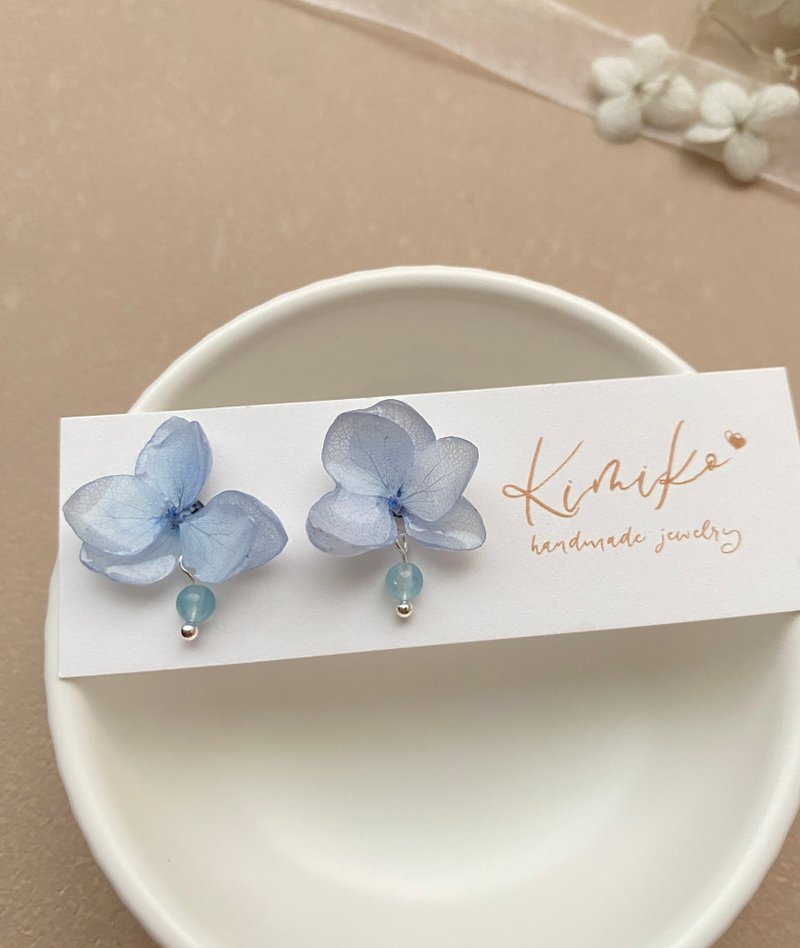 雾蓝花语 微垂坠花瓣天然石耳环 - 耳环/耳夹 - 不锈钢 蓝色
