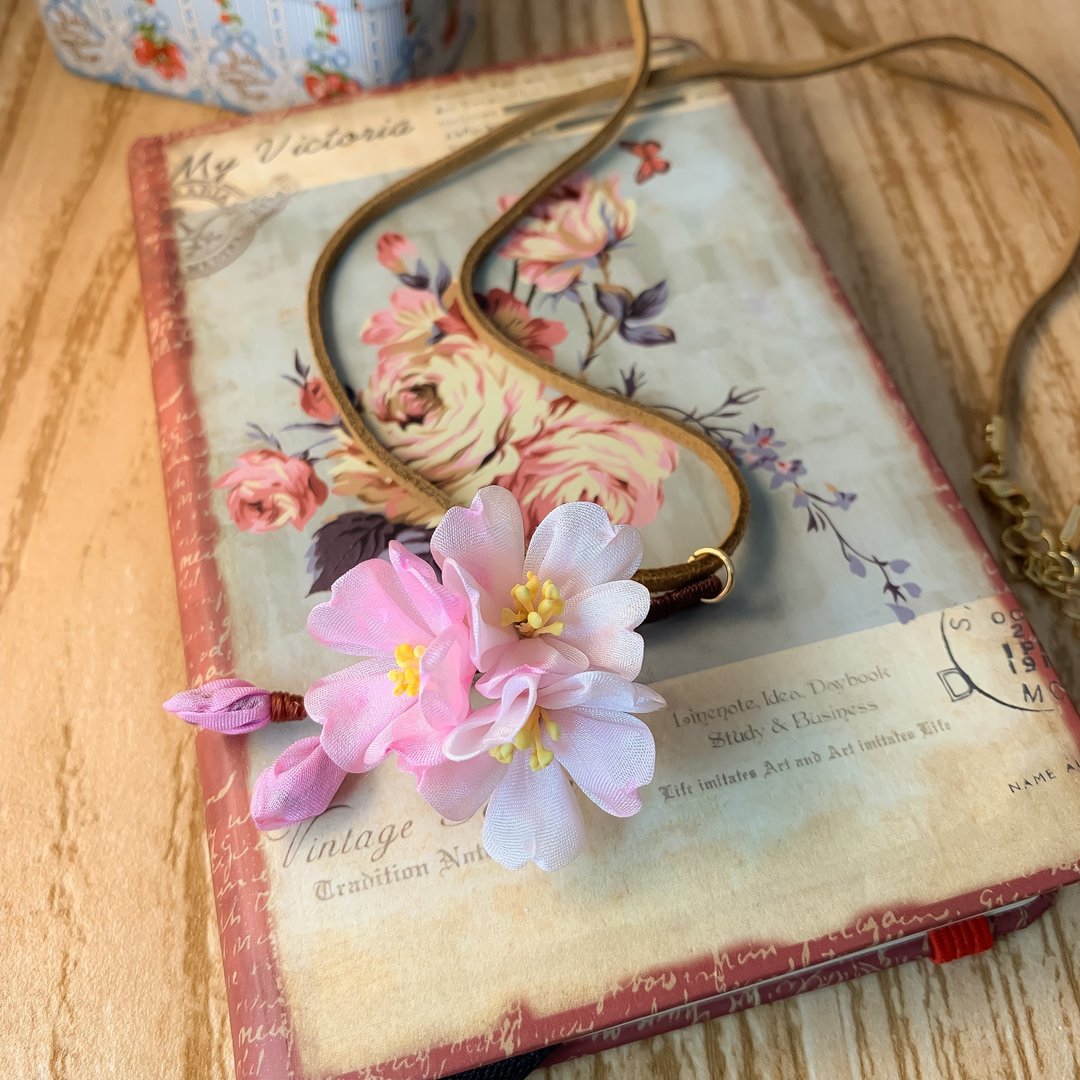 (樱さくら) 细工布花 小樱花团颈链 つまみ细工 - 项链 - 丝．绢 粉红色