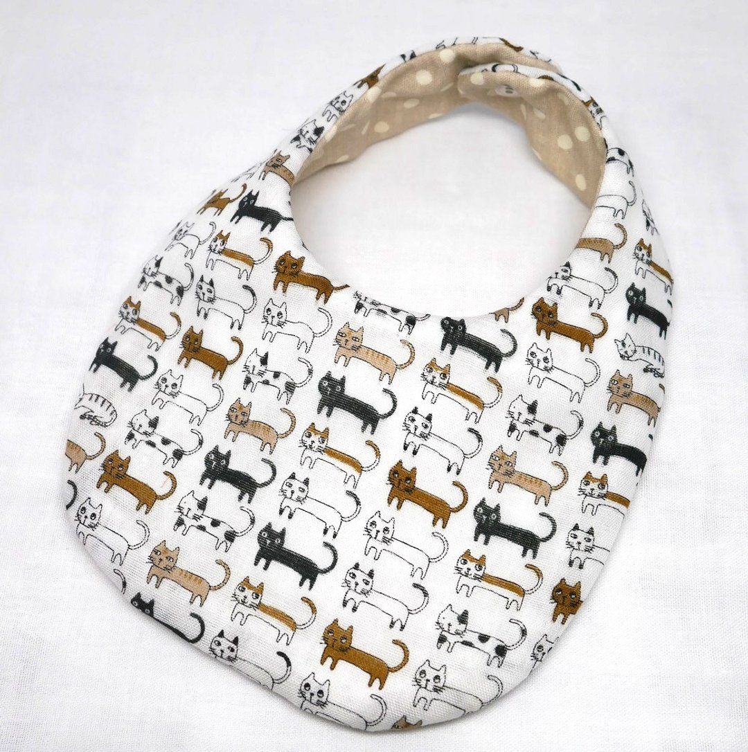 Japanese Handmade 4-layer-double gauze Baby Bib /Queing cat - 围嘴/口水巾 - 棉 白色