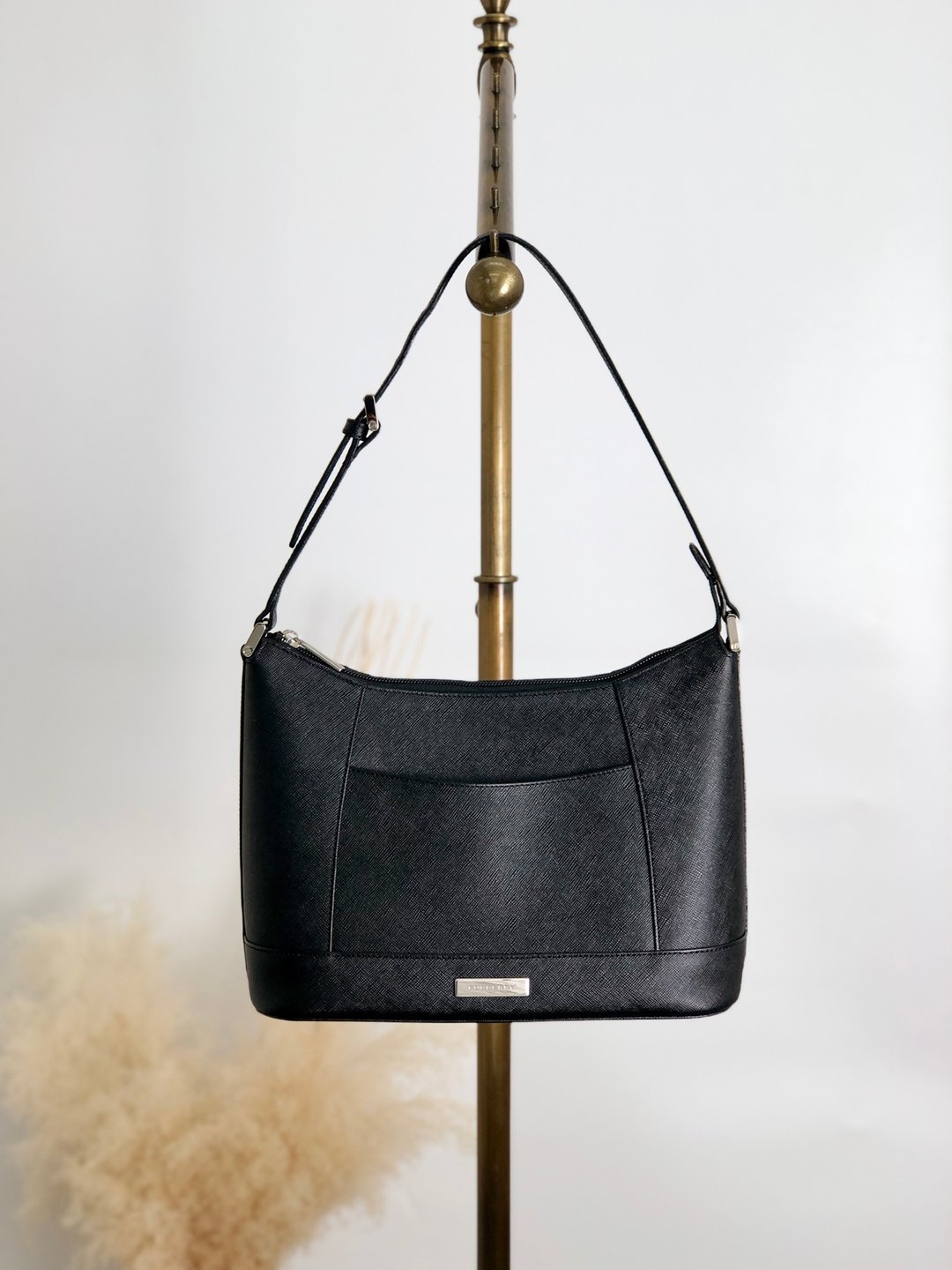 【日本直送 品牌二手包】BURBERRY 单肩包黑logo 皮革 复古 做旧 s5u8n8 - 侧背包/斜挎包 - 真皮 黑色