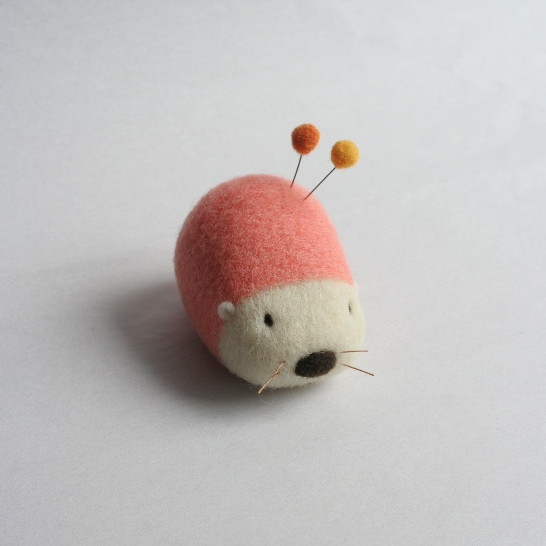 Wool hedgehog pin cushion (salmon pink) - 玩偶/公仔 - 羊毛 粉红色