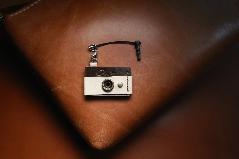 ONE+ 纯手工制 相机造型手机吊饰 cell phone charm - 吊饰 - 真皮 黑色