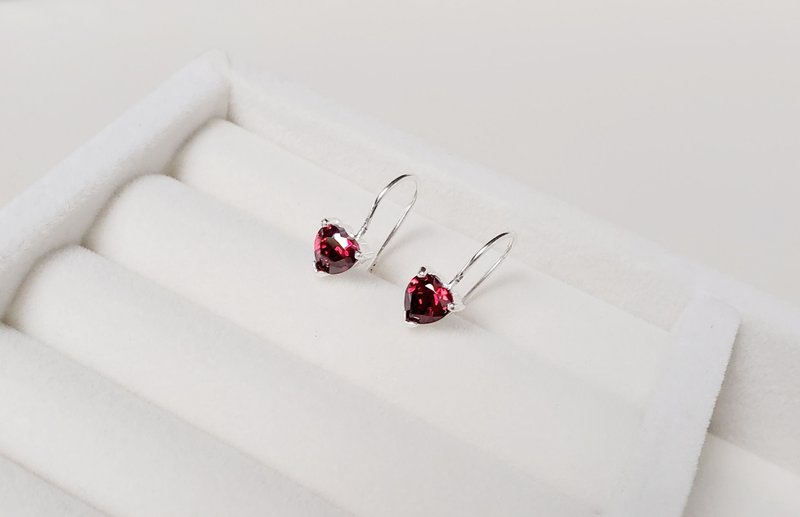 石榴石纯银耳环 / JIEGEM 姊的珠宝 - 耳环/耳夹 - 宝石 红色