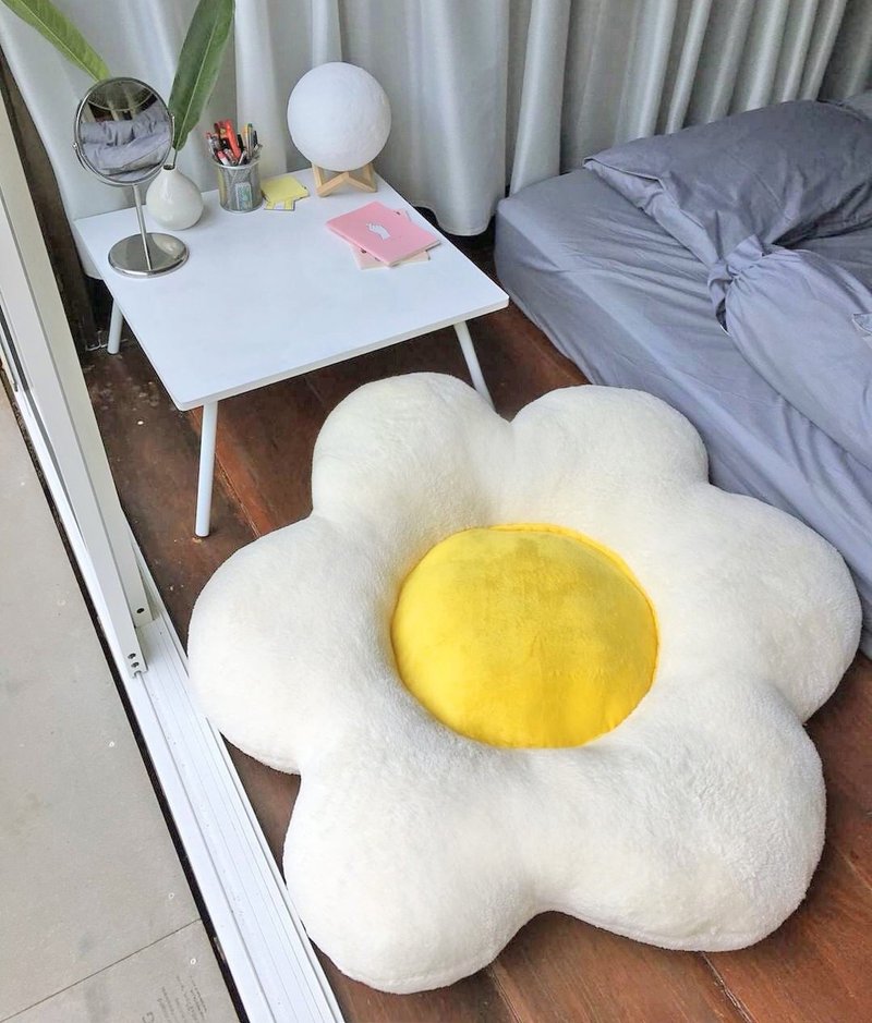 Daisy Cushion Size L - 枕头/抱枕 - 聚酯纤维 白色