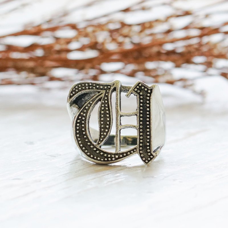 字母戒指英文銀色肉刻字戒指 - 戒指 - 纯银 银色