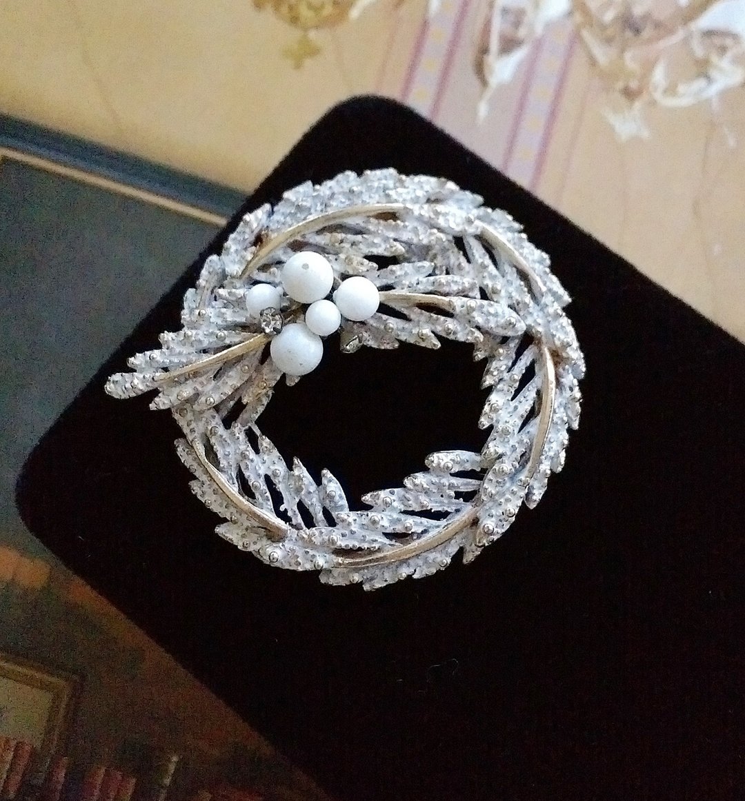 Vintage Jewelry  立体 冬之恋 白珐琅 细致花圈 别针 胸针 - 胸针 - 其他材质 白色