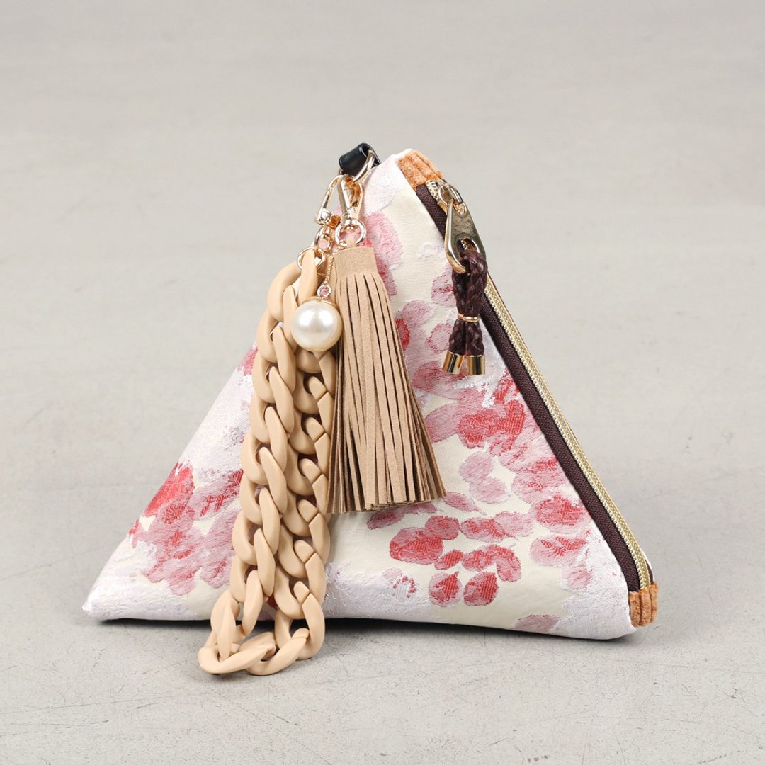The fragrance of spring flowers triangular clutch pouch bag - 化妆包/杂物包 - 其他材质 红色