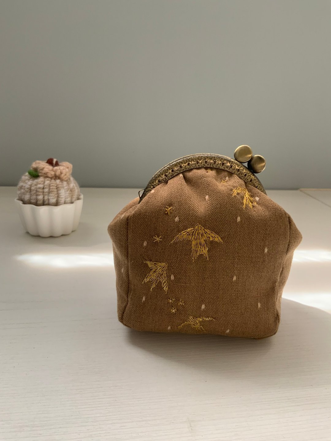 金燕口金包 刺绣手作 - 零钱包 - 棉 咖啡色