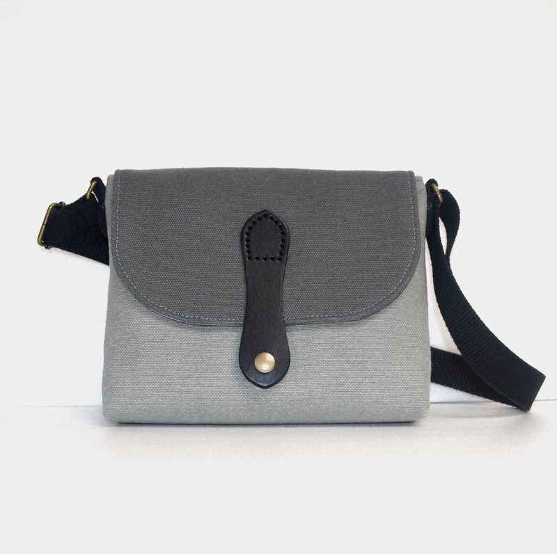 型男水洗帆布小包 真皮磁扣 男用 个性小包 - 侧背包/斜挎包 - 棉．麻 银色