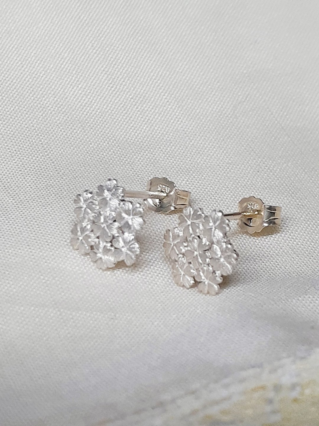 Pinkoi 代购 - 雪樱耳环 8mm - 耳环/耳夹 - 其他金属 银色