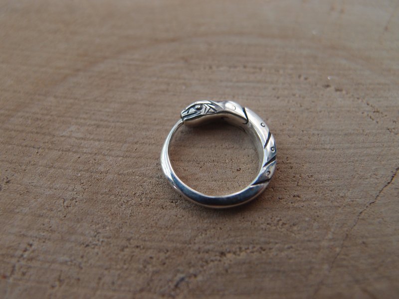 奥罗伯罗斯蛇形纯银鼻中膈环 14mm 尤尔蒙加德鼻环 - 耳环/耳夹 - 纯银 银色