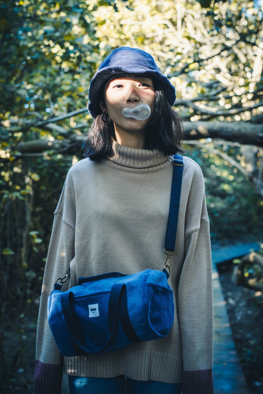 圆筒侧背手提运动旅行包 - 侧背包/斜挎包 - 其他材质 