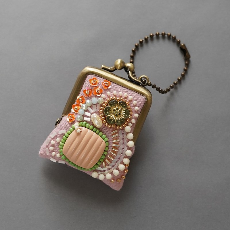 一个可放置项链和包饰的小口金包钱包。礼品、配件盒、彩色 - 吊饰 - 棉．麻 粉红色