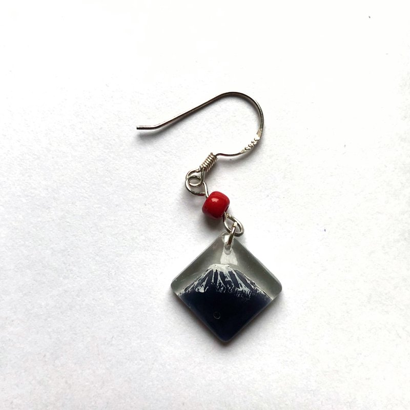 山 x 富士 耳环 (单只) - 耳环/耳夹 - 树脂 黑色