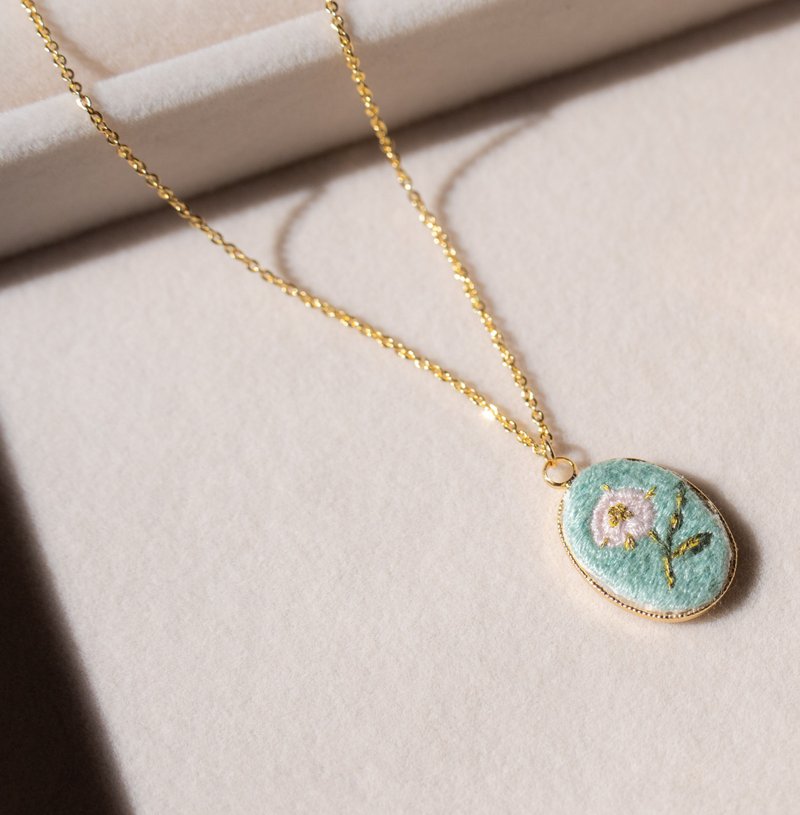 维纳斯的诞生 | 大马士革玫瑰刺绣项链 - 项链 - 棉．麻 蓝色