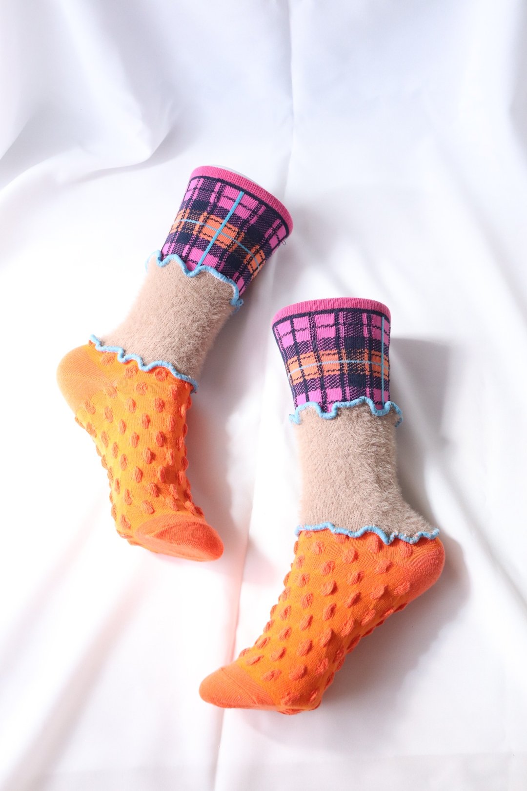 橘×粉 蓬松多彩荷叶边袜子 抢眼袜款 个性袜 22.5〜25 女袜 socks - 袜子 - 其他材质 橘色