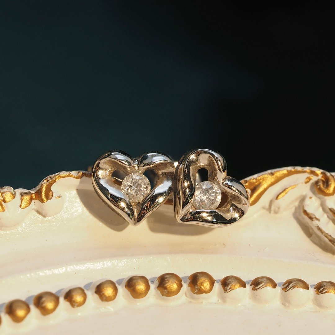 18K金钻石万圣心形耳环18K Gold Diamond Hallow Heart Earrings - 耳环/耳夹 - 贵金属 