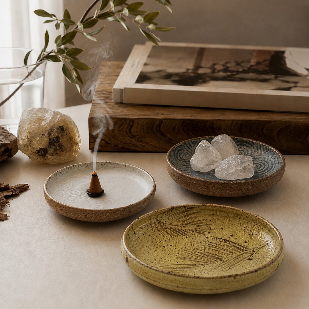 不老石│STUDIO ZHOU 台湾手作香盘。水晶盘.陶器皿。鼠尾草圣木盘 - 摆饰 - 陶 多色
