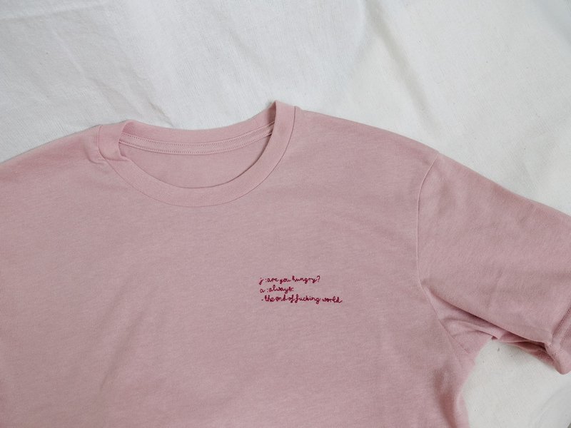 【特别订制礼物】手绣 T-shirt、定制化文字、字母刺绣，为您量身打造。 - 女装 T 恤 - 绣线 蓝色