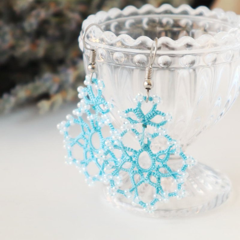 OYA Tatting lace Earrings - SNOW- Sky Blue - 耳环/耳夹 - 其他人造纤维 蓝色