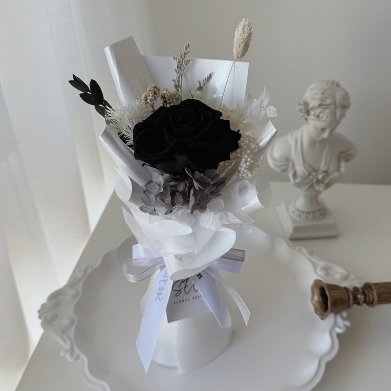 SEE 看见花艺设计 | 永生花 | 玫瑰 | 黑色单朵玫瑰花束 - 干燥花/捧花 - 植物．花 