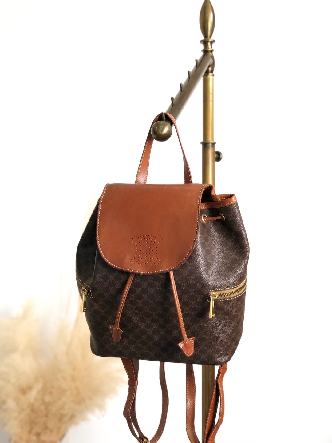 【日本直送 名牌中古包】CELINE 赛琳 马车图案后背包 棕色 凯旋门 PVC 皮革 vintage 中古 sd2tgi - 后背包/双肩包 - 防水材质 咖啡色