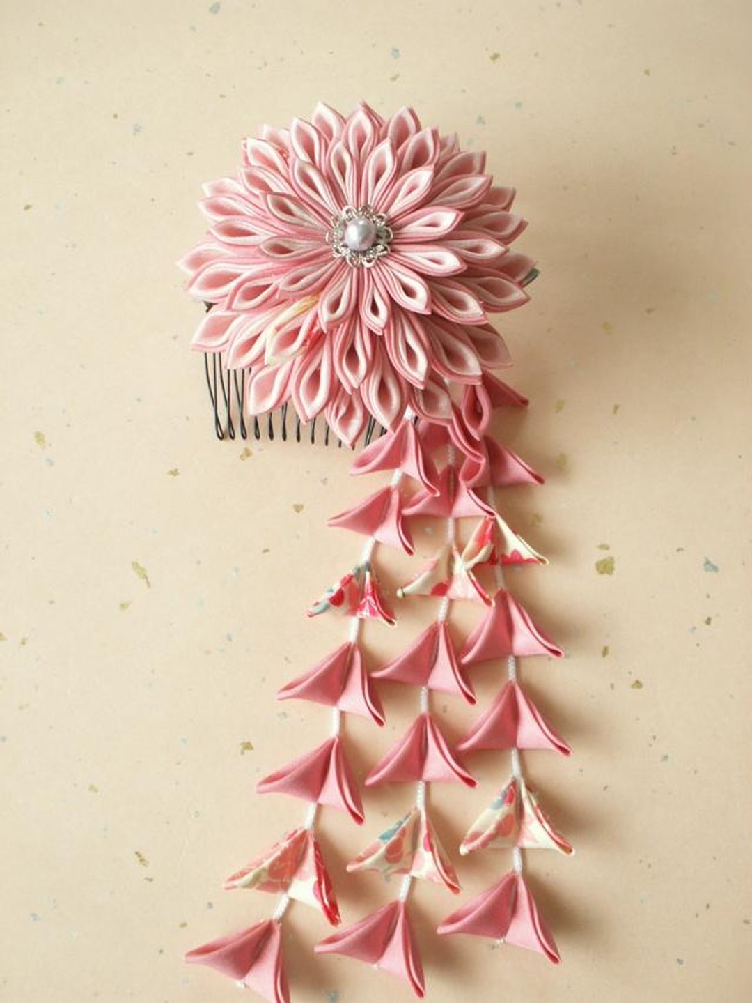 Knob work Hair ornament for sword knob made from old cloth <Pink> Perfect for coming-of-age ceremony ♪ - 发饰 - 丝．绢 粉红色
