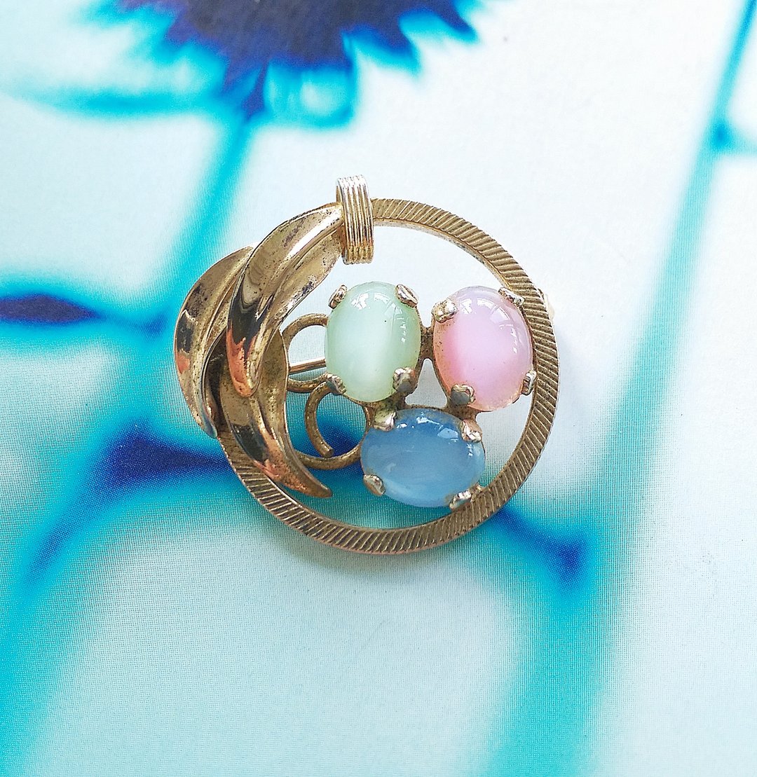 Vintage Jewelry 西洋古董饰品 小巧 粉嫩 月光蛋 别针 - 徽章/别针 - 其他金属 金色