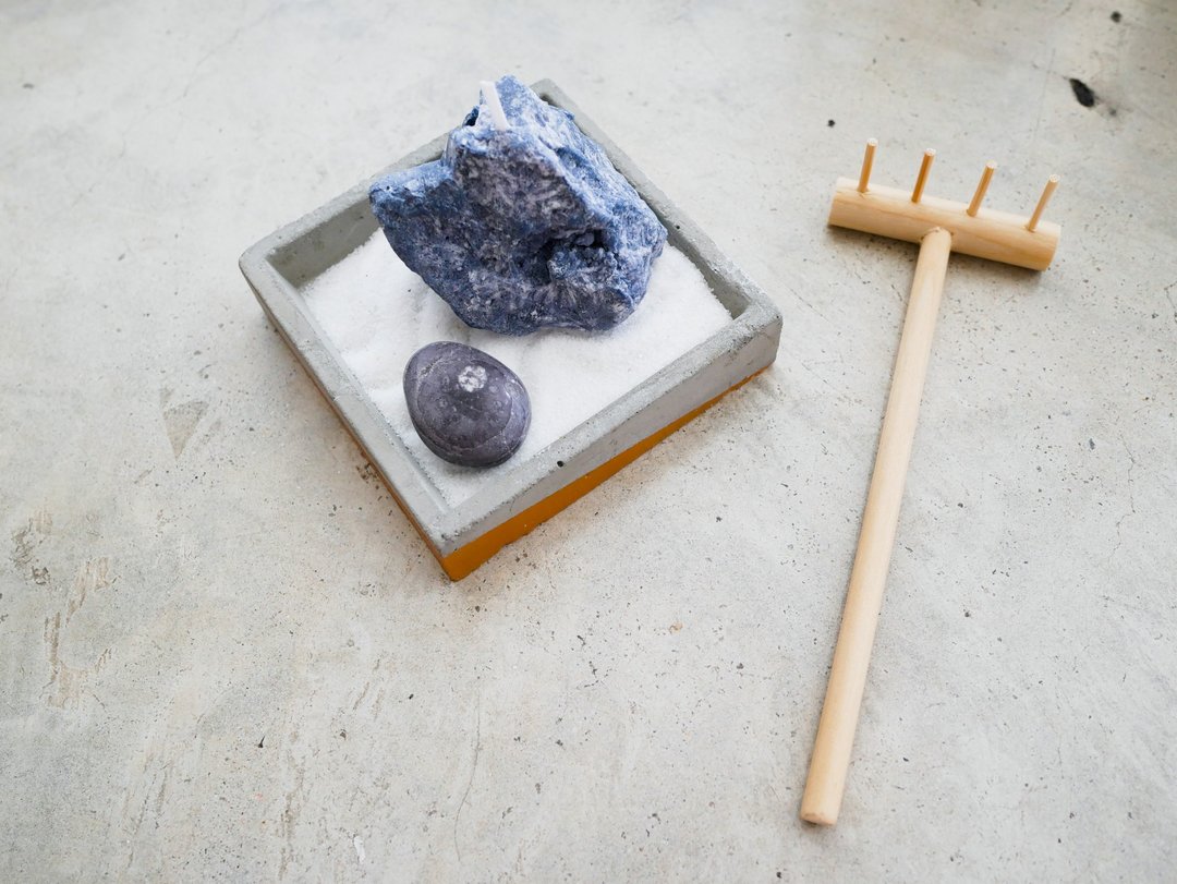 SMALL ZEN GARDEN CANDLE - 蜡烛/烛台 - 蜡 灰色