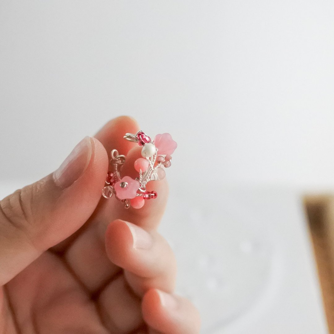 Strawberry Milk Series – Yuwai Ear cuff - 耳环/耳夹 - 其他金属 粉红色