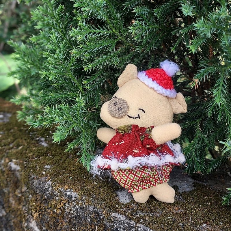 乐乐猪吊饰 |钥匙圈 (冬日版) - 钥匙链/钥匙包 - 棉．麻 红色