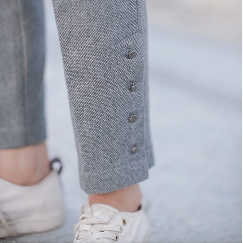 浅灰蓝色 羊绒+羊毛小脚长裤 软糯糯的细格子纹西装裤 裤脚口别致纽扣设计 限量只有那麽几条啦 | 番塔塔原创设计独立女装品牌 - 女装长裤 - 羊毛 灰色