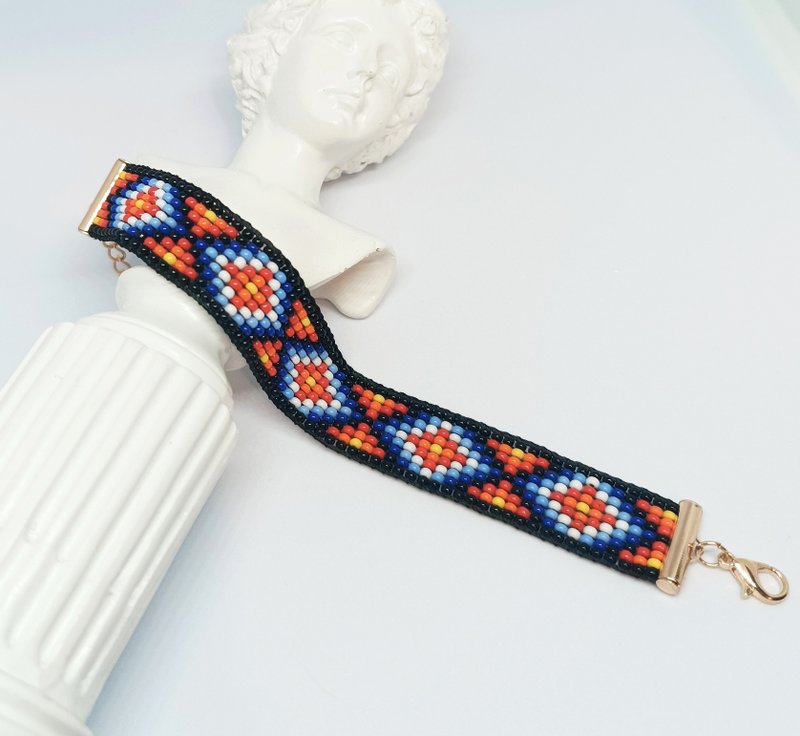 带有民族图腾的串珠手链 - 手链/手环 - 其他材质 多色