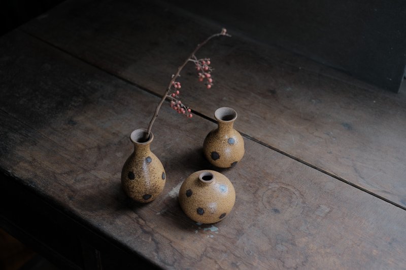 【福利品】麦色点点花瓶 l 3入一组 (下单前请详阅商品叙述) - 花瓶/陶器 - 陶 咖啡色