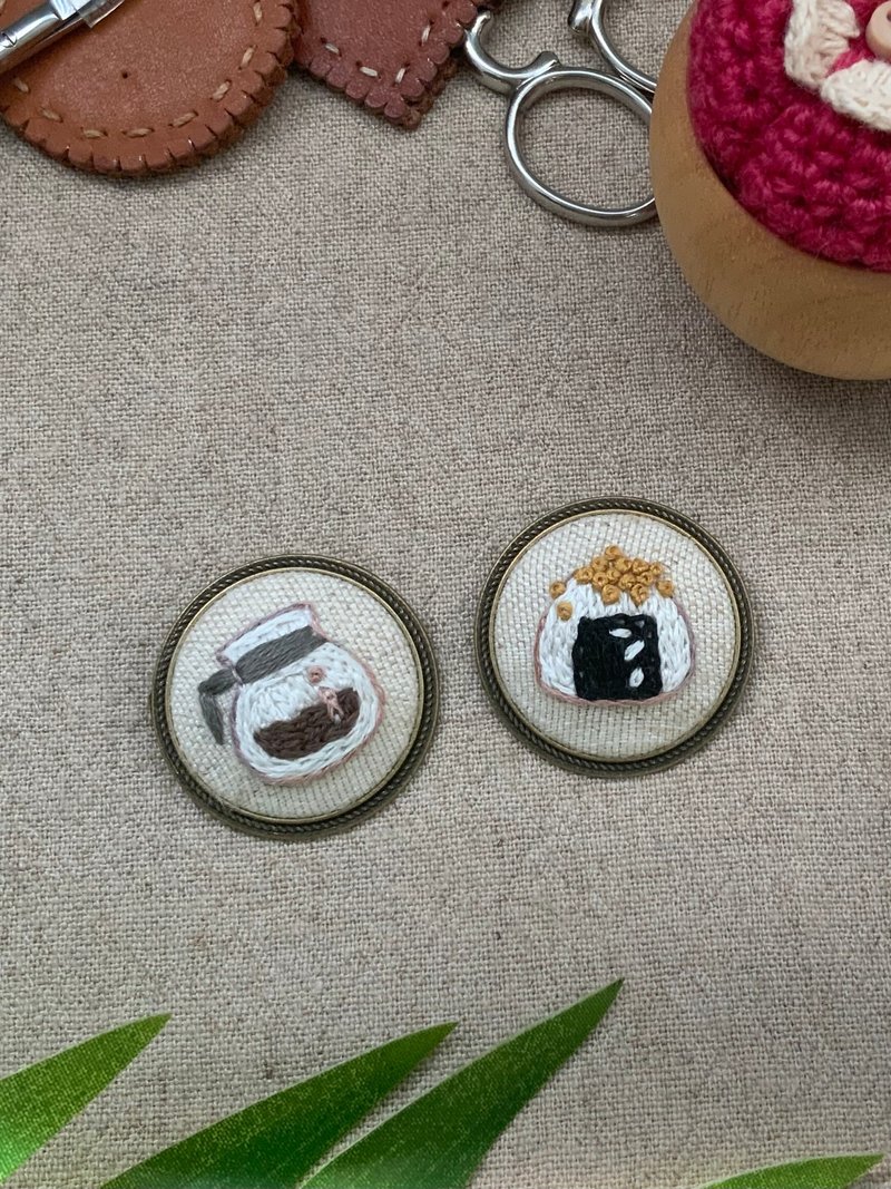 古铜色别针 刺绣手作 /饭团与咖啡壶 - 徽章/别针 - 其他金属 橘色