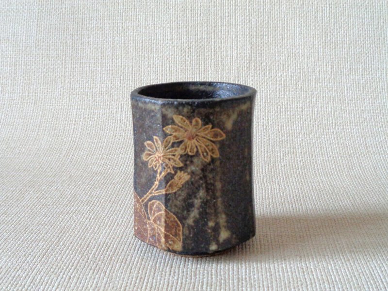 八角汤のみ 金彩つわぶきc - 茶具/茶杯 - 陶 黑色