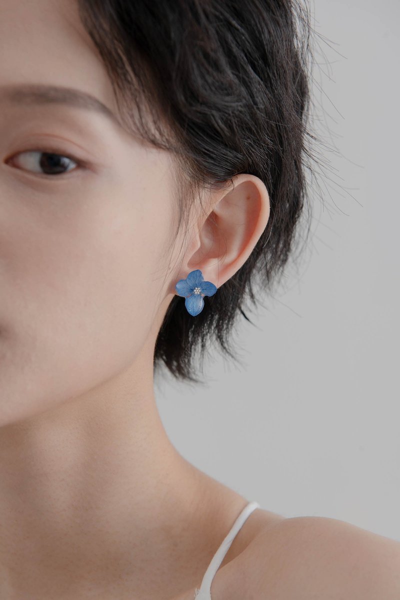 真花耳环-Love Earrings- Royal Blue - 耳环/耳夹 - 植物．花 蓝色