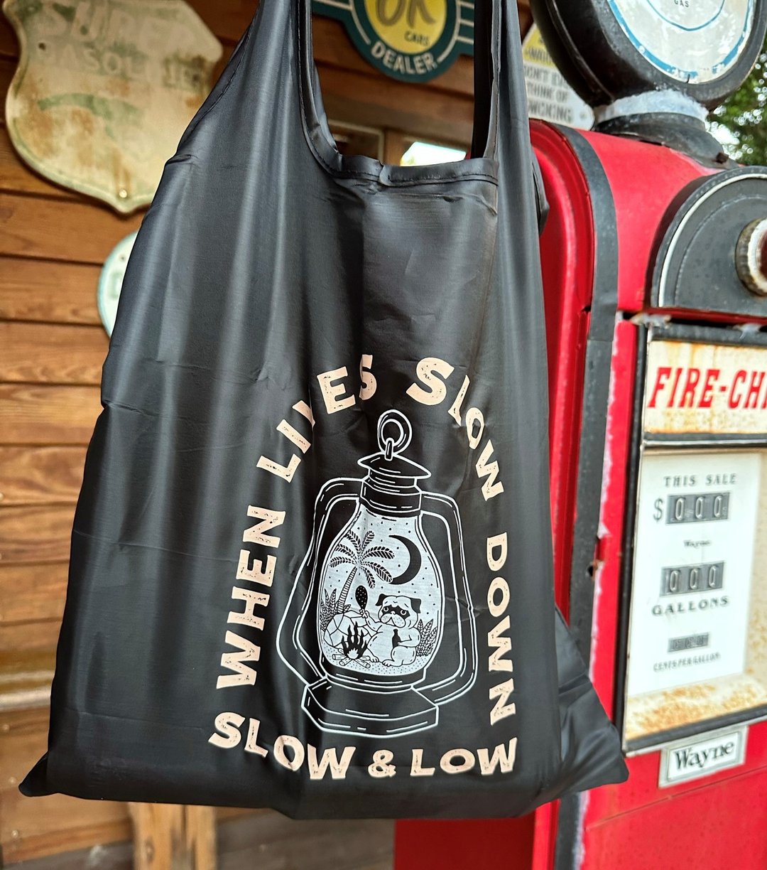 SLOW & LOW 巴哥露营趣。防泼水环保购物袋 #收纳袋附挂鈎 - 手提包/手提袋 - 尼龙 