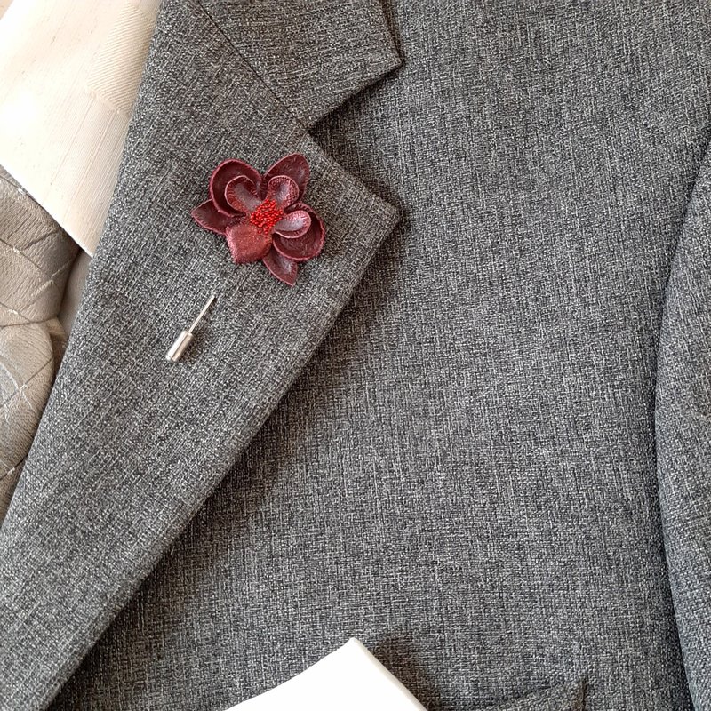 Men's lapel pin leather flower orchid, Fathers day gift for him Leather boutonni - 胸针 - 真皮 红色
