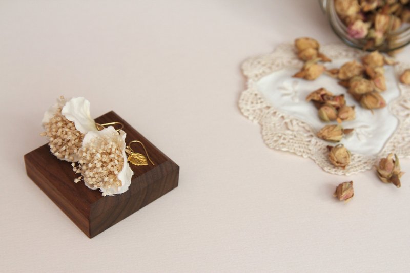 耳环 饰品 花耳环 花办耳环 珍珠耳环 干花耳环 少女风 日系作品 - 耳环/耳夹 - 植物．花 卡其色