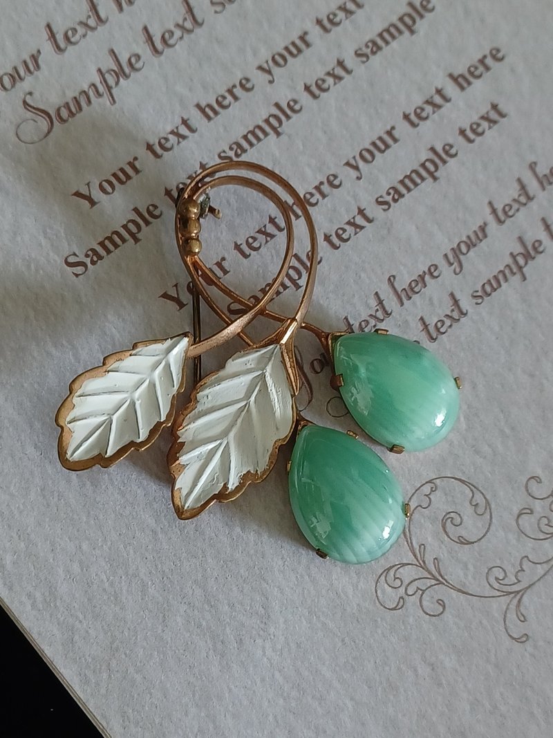 Avintage jewelry 古董铜质绿采花卉  别针 - 胸针 - 其他金属 