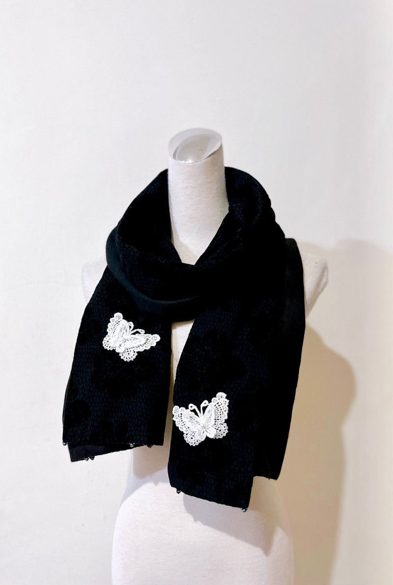 纯手作小香风撞色白色立体蕾丝蝴蝶黑色植绒羊毛围巾披肩 - 围巾/披肩 - 羊毛 黑色