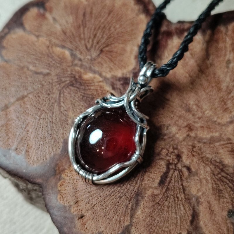 红石榴石/衬肤也显红-纯银编设计坠/搭配防水蜡线项链/可伸缩 - 项链 - 半宝石 红色