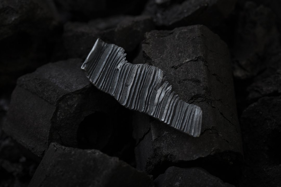Calligraphy 墨折 波澜胸针 Oxidized Silver Brooch - 手链/手环 - 纯银 黑色