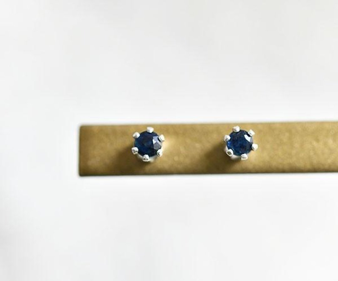 Gemstone quality Baby Blue Sapphire Faceted Stud Earrings 3mm September Birthstone - 耳环/耳夹 - 宝石 蓝色