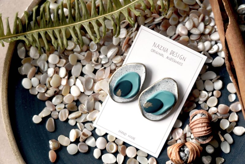 NaznaDesign-低温陶瓷手工耳饰-器皿贝系列-器皿(可改夹) - 耳环/耳夹 - 陶 灰色