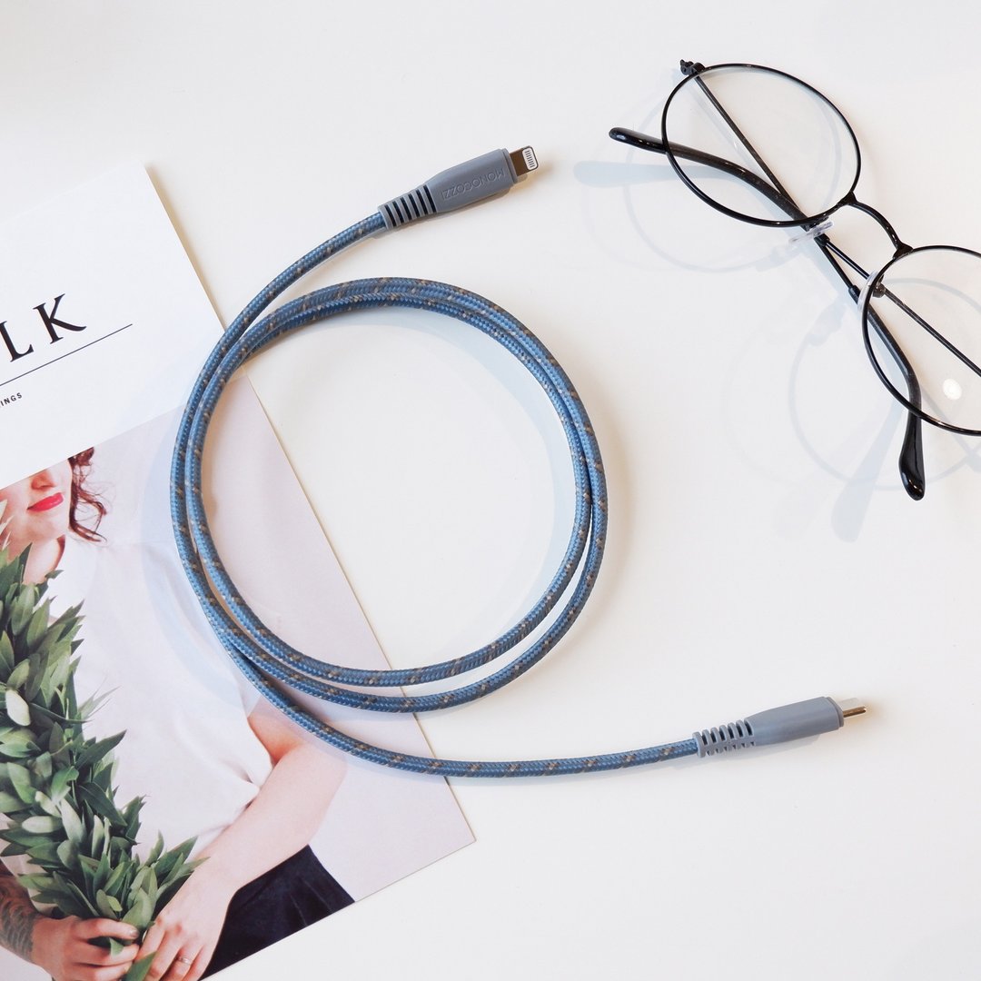 Motif | 100cm USB-C - Lightning苹果认证编织扁连接线 - 炭灰色 - 充电宝/传输线 - 其他材质 灰色