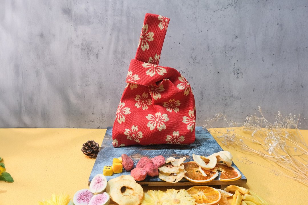 【禾果】新年红色樱花综合果干针织包-新年礼物 - 水果干 - 棉．麻 红色
