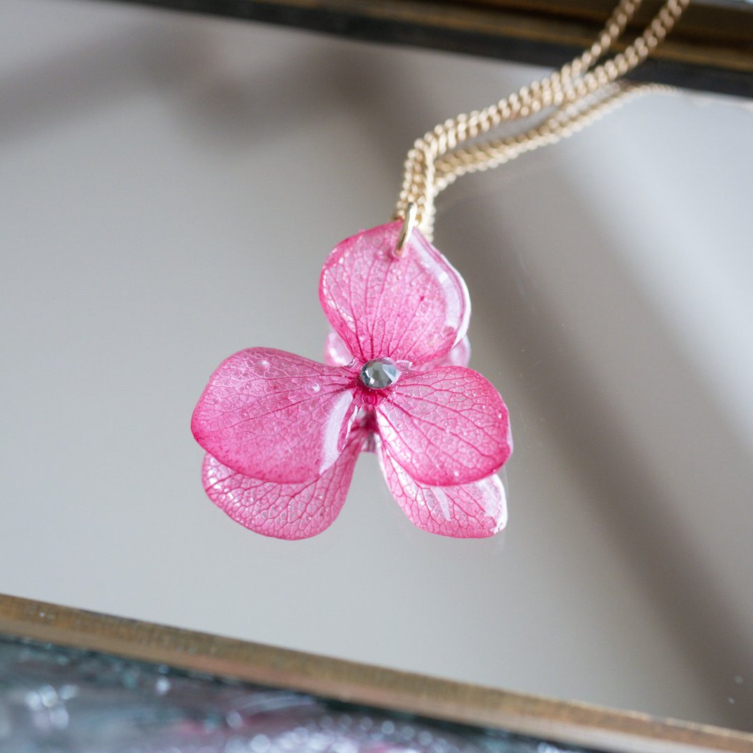 Hydrangea of pressed flowers necklace - 项链 - 树脂 粉红色