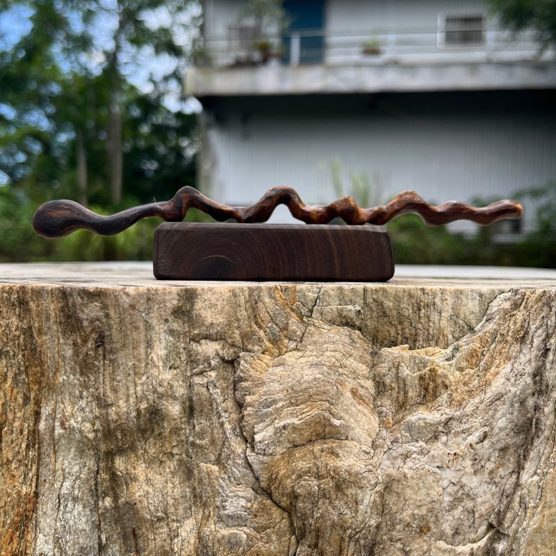 雕刻件　道延　巴拉圭绿檀底座　魔杖架　笔山 - 摆饰 - 木头 咖啡色